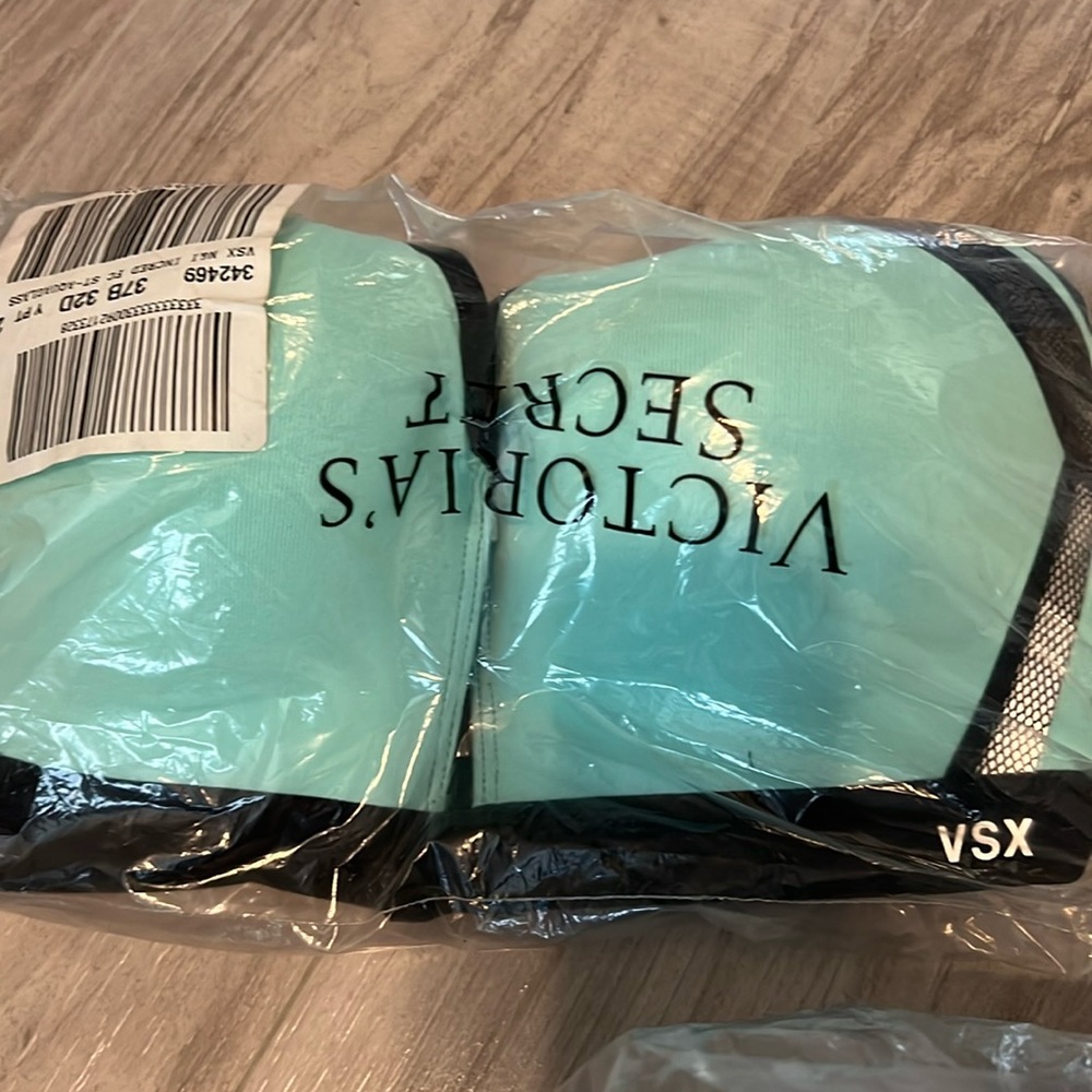 NWT Victoria’s Secret Sports bra, teal black trim. 32DD